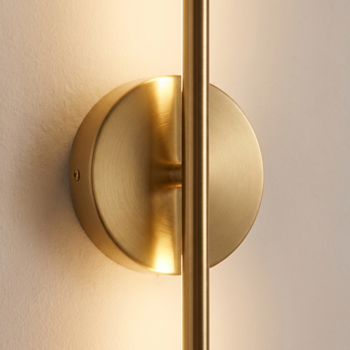Close up of the brushed gold rod and magnetic disc